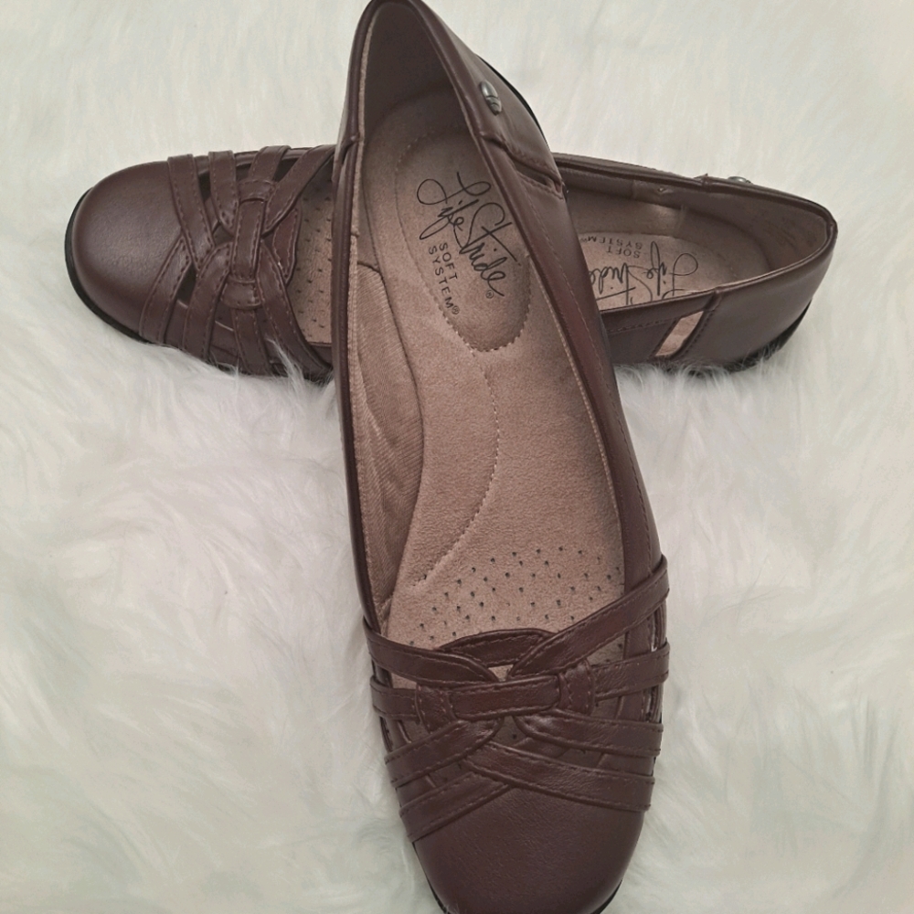 NWOT Lifestride Diverse Sz. 6N Burgundy